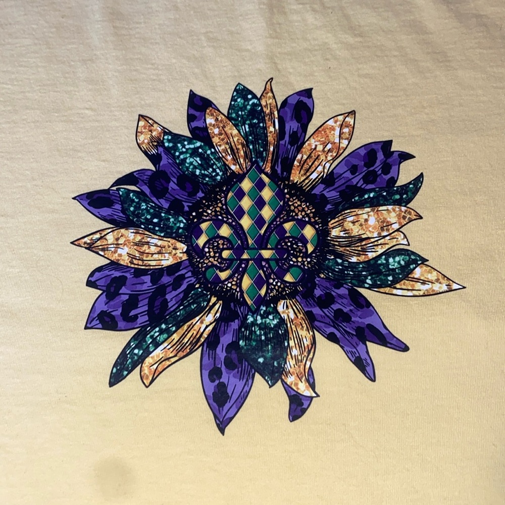 Unisex-Hanes Tagless-NWOT-XL-Yellow T-Shirt -Purple-Yellow-Green Flower Design